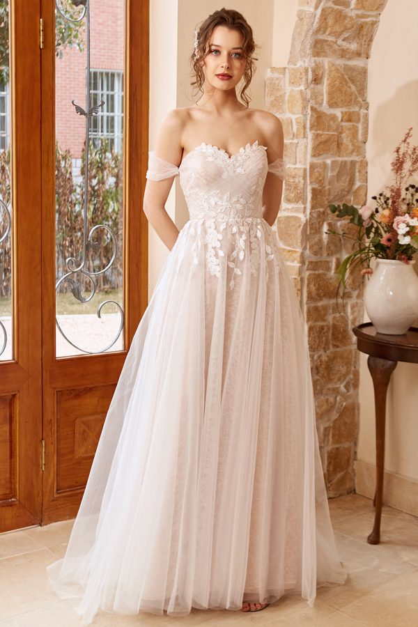 Elegant A Line Halter White Long Wedding Dress with Appliques Fashion