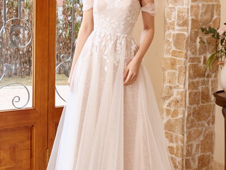 Elegant A Line Halter White Long Wedding Dress with Appliques Fashion